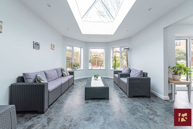 57, Chaucer Road, Crowthorne photo 2