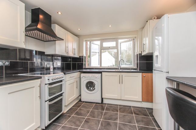 217, Throstle Place, Watford photo 2