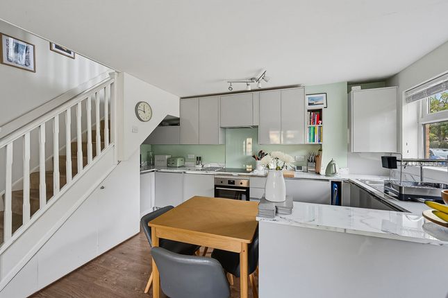 Morland Close, MITCHAM photo 2