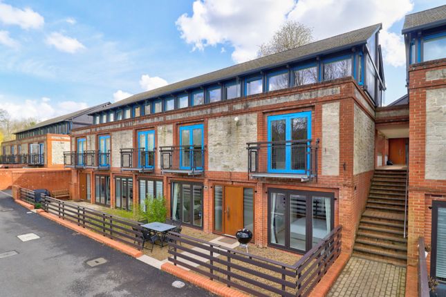 Thumbnail Flat for sale in Four Ashes Road, Cryers Hill, High Wycombe