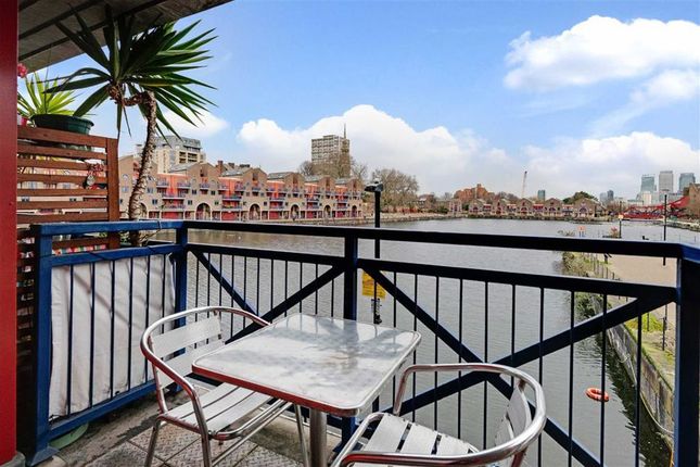 Flat for sale in Maynards Quay, London