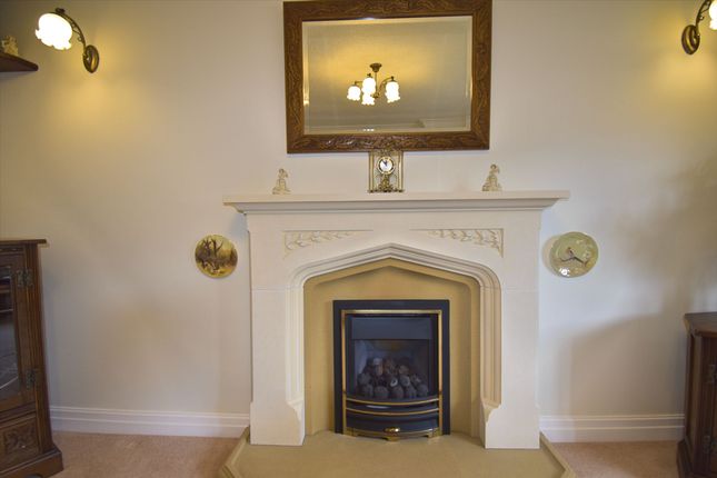 35 Woodbrook, High Peak photo 4