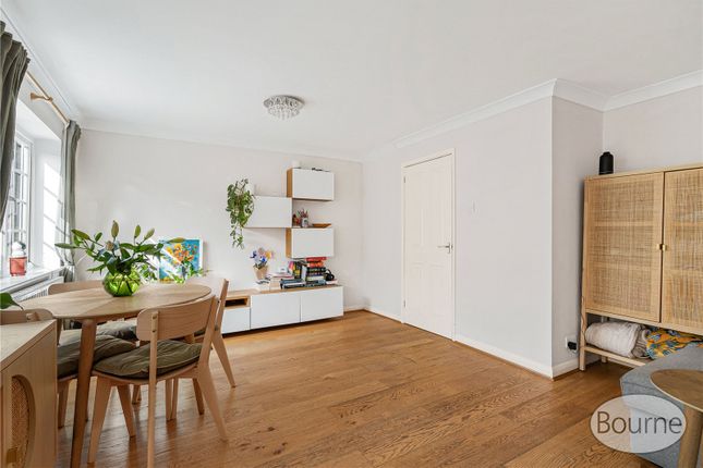 7, Regalfield Close, Guildford photo 4