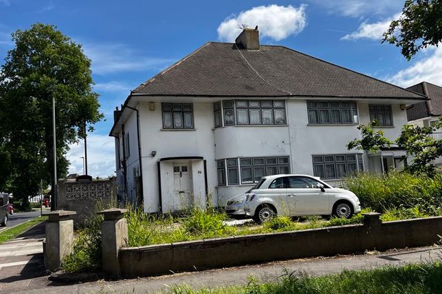 56, Stonegrove, Edgware photo 2