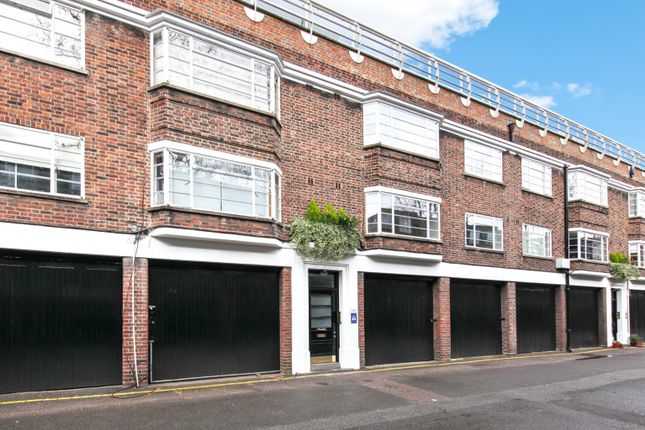 Flat to rent in Gower Mews, London, Greater London
