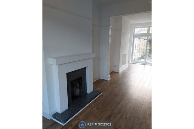 Woodfield Park Drive, Leigh-On-Sea photo 2