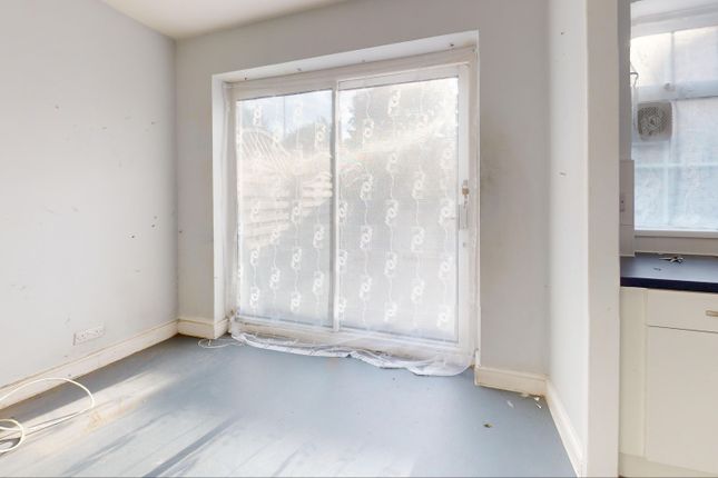 37 Gainsborough Road, Hayes photo 4