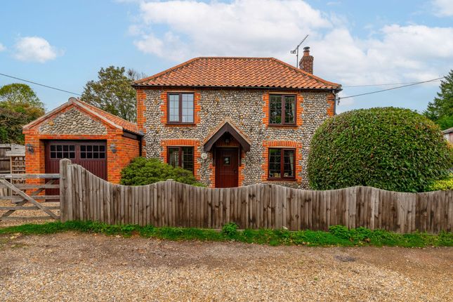 3-bed house on Royal Cottage Heath Lane, Norwich, £300,000