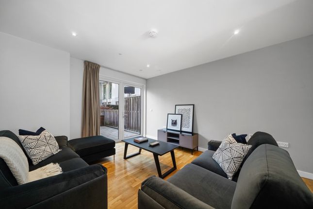 Thumbnail Flat to rent in N14, Townhouses, London