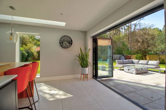 9 Talisman Close, Crowthorne photo 3