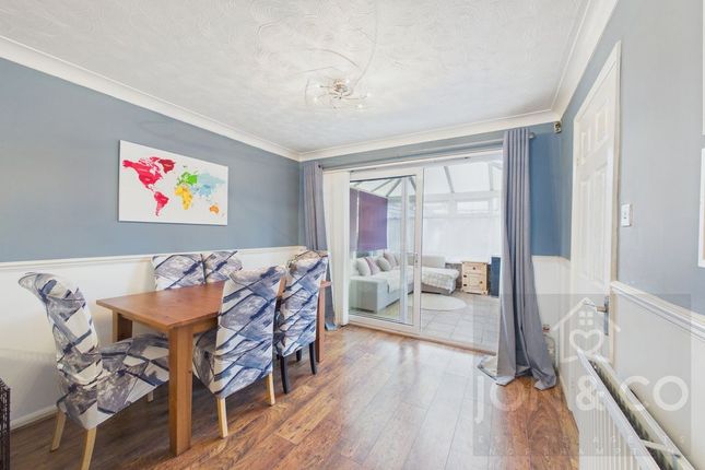 104, Reynard Way, Northampton photo 4