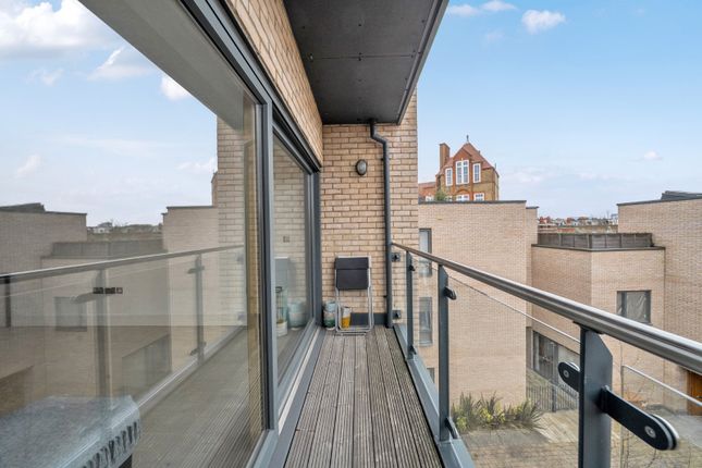 Flat 8, Evelina Court,, Vinery Way, London photo 3