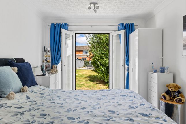 21 Campbell Crescent, Warrington photo 4