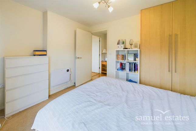 Flat for sale in Watermill Way, Colliers Wood, London