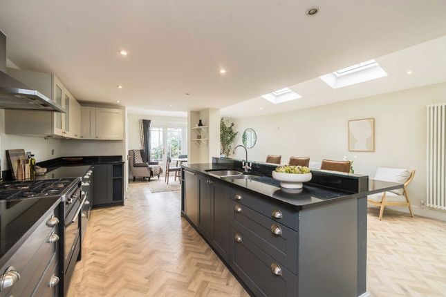 48, Sarsfeld Road, London photo 3