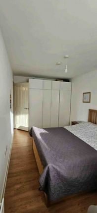 Flat to rent in Aces Court, North Drive