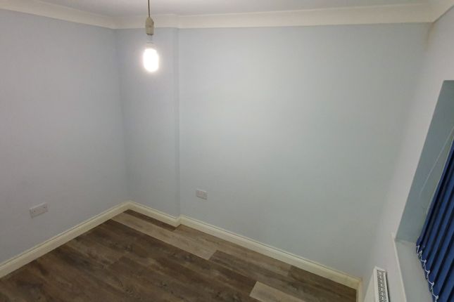 79, Rowan Road, west Drayton photo 5