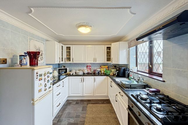 14 Penprysg Road, Bridgend photo 3