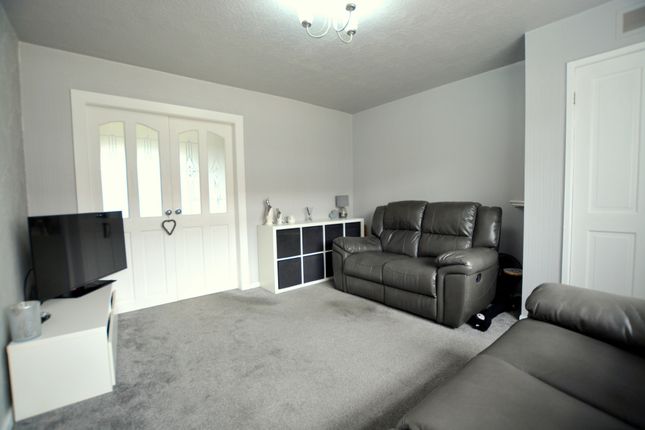 10, Broadfield Grove, Reddish, Stockport photo 3
