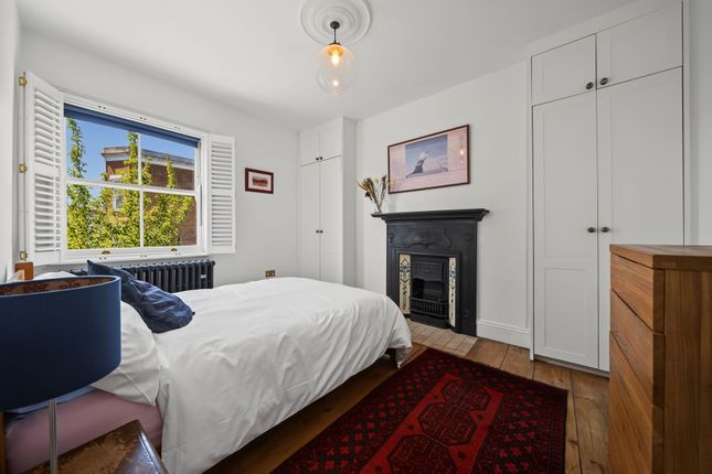 1 Stamford Grove East, London photo 4