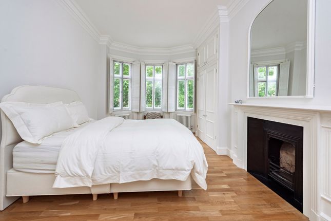 Flat 2, 51, Cadogan Gardens, London photo 4