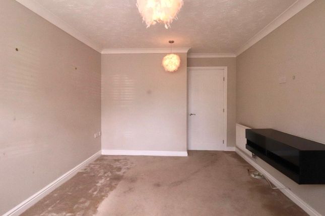 43, Sigerson Road, Swindon photo 2