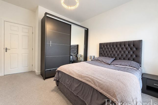8, Montague Street, Rainham photo 4