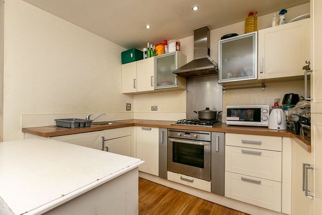 Thumbnail Flat for sale in Brighton Road, Redhill, Surrey