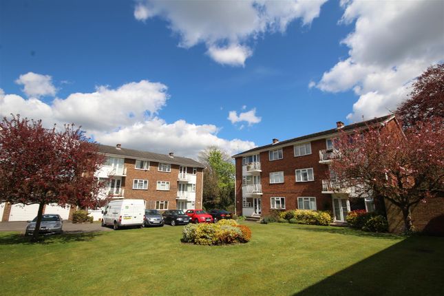 Flat to rent in Telford Court, Guildford