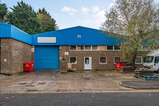 Thumbnail Industrial to let in Unit 11 Headlands Trading Estate, Headlands Grove, Swindon