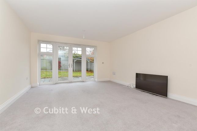 8, Nower Close, Epsom photo 4
