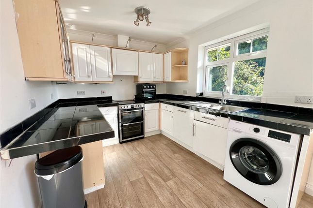 Hillcrest, Victoria Road, Freshwater photo 3