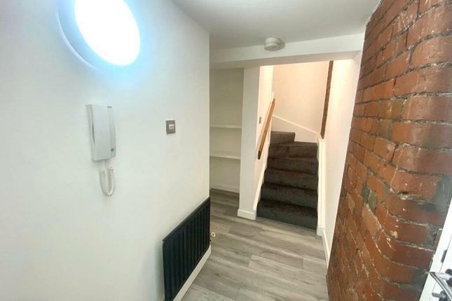 Flat to rent in Whingate, Leeds