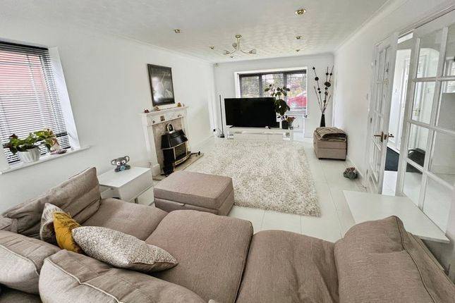 19, Winterfield Drive, Bolton photo 2