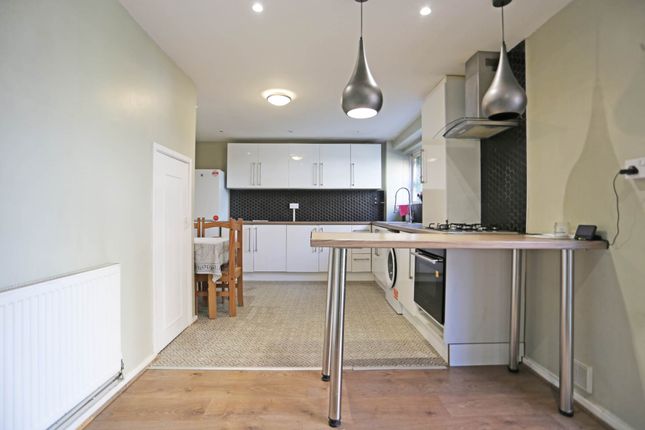 15, Lansbury Avene, Romford photo 2