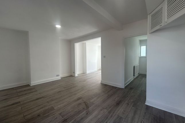 226, Bedfont Lane, FELTHAM photo 5