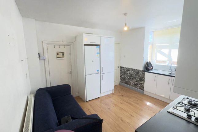 77, Hughenden Road, High Wycombe photo 3