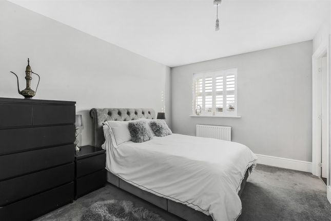 Town house for sale in Claud Hamilton Way, Hertford