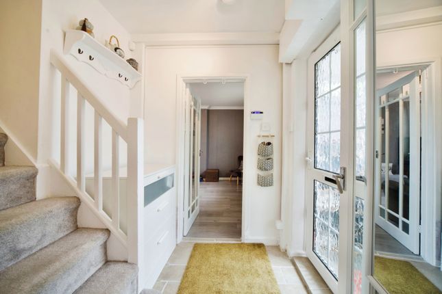 71, Crescent Way, London photo 2