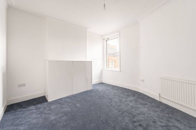 Thumbnail Flat to rent in Mitcham Road, Tooting, London