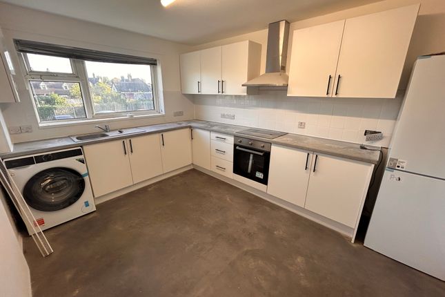 Flat 32, Sandy photo 5