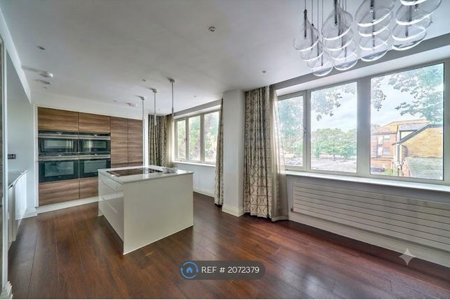 Flat, Thames Avenue, Windsor photo 3