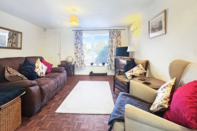 46, Lincoln Park, Amersham photo 2