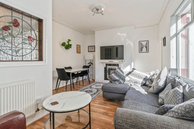 26 Aston Crescent, Newport photo 3