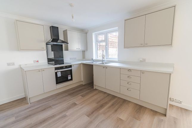 319, Gladstone Road, Barry photo 4