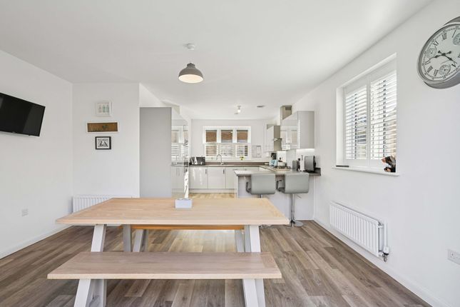 20 Holloway Lane, Witney photo 4