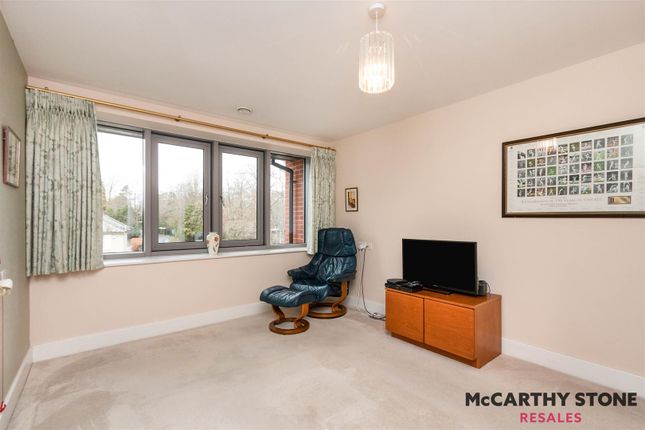 Flat for sale in Kings Place, Fleet Road, Fleet