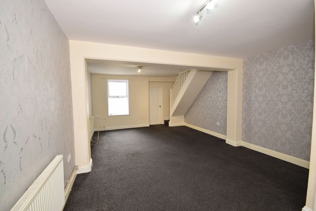 Town house to rent in St. Georges Avenue, Sheerness