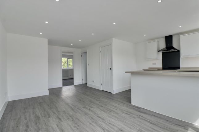 Flat 37, The Forum, Chidham Close, Havant photo 4