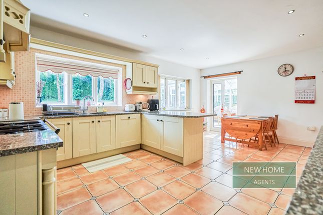 5, Moorland Fold, Stalybridge photo 4